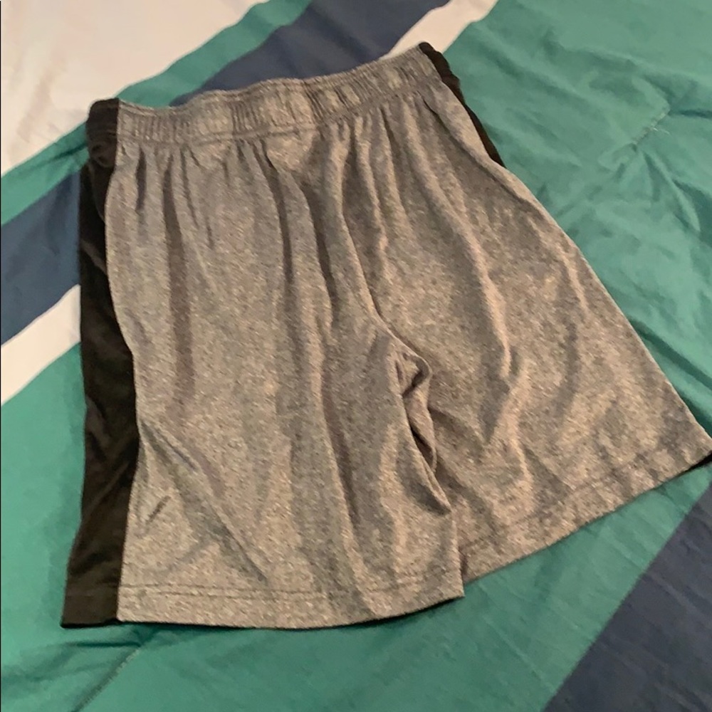 Gray Reebok shorts size small - Picture 2 of 4